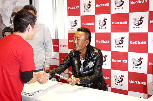 画像ギャラリー No.004のサムネイル画像 / 「5作目という区切りの本作で,記録を作りたい」。名越稔洋総合監督が最新作への気合いを語った「龍が如く5 夢,叶えし者」体験会の模様をレポート