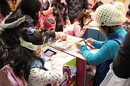 ���������꡼ No.001�Υ���ͥ������ / �֥��å��󥰥ޥޡס��ۥӡ��ե�����Ÿ�����ͻҤ�֥ޥ������ץ֥����Ǹ�����