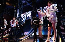 画像集#003のサムネイル/東京ジョイポリスと「ペルソナ」シリーズのコラボイベントが11月13日から12月23日まで開催決定。テーマパーク全体でペルソナの世界観を味わえる