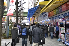 画像ギャラリー No.001のサムネイル画像 / 「初音ミク and Future Stars Project mirai」発売記念。店頭体験会を訪れた大崎プロデューサーと高部ディレクターにインタビューしてきた