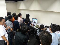 画像ギャラリー No.002のサムネイル画像 / 13年ぶりのDOAアーケード版も発表。公式大会「DEAD OR ALIVE 5 Official Tournament 2013」をレポート