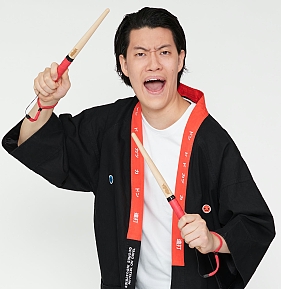 太鼓の達人　公式Tシャツ　霜降り明星粗品サイン入り 公式】太鼓の達人 ゲームセンター版 on X