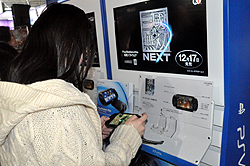 画像ギャラリー No.022のサムネイル画像 / 「無双OROCHI 2」のプロデューサー鈴木亮浩氏とディレクターの中臺重人氏によるトークイベントも行われた「無双OROCHI 2」「真・三國無双 NEXT」店頭体験会