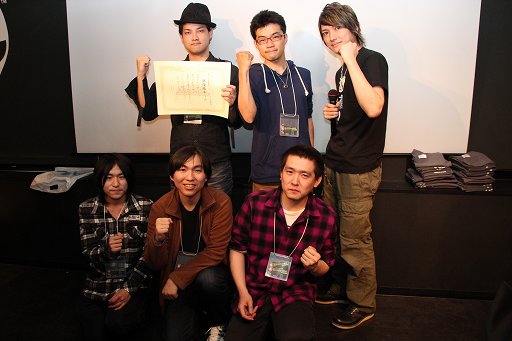 画像ギャラリー No.016のサムネイル画像 / 「カオス ヒーローズ オンライン」サービス後初のネットカフェ交流会が開催。新ヒーロー「コープス」「ティリア」の情報も公開された会場の模様をレポート