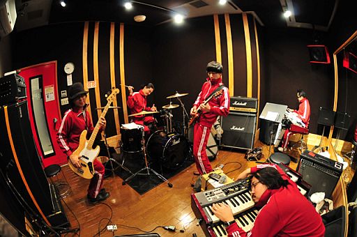 画像ギャラリー No.002のサムネイル画像 / ゲーム音楽ライブ「歳末ヒロイン!TEKARU踊り喰い」が11月28日に開催