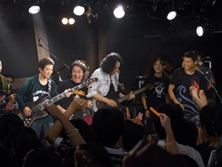 GuitarFreaksXG3  DrumManiaXG3פοʤ¿Ϫ줿THE GITADO LIVE 2011Υơݡ 