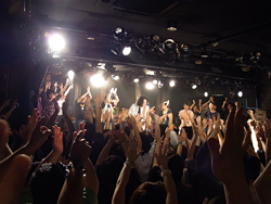 ꡼ No.017Υͥ / GuitarFreaksXG3  DrumManiaXG3פοʤ¿Ϫ줿THE GITADO LIVE 2011Υơݡ 