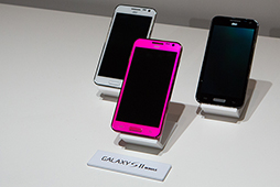 画像ギャラリー No.019のサムネイル画像 / KDDI,2012年夏モデルとなるAndroid 4.0スマートフォン5モデルを発表