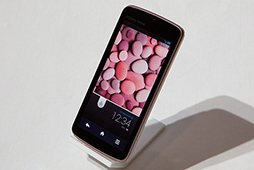 画像ギャラリー No.047のサムネイル画像 / KDDI,2012年夏モデルとなるAndroid 4.0スマートフォン5モデルを発表