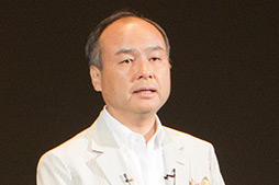 画像ギャラリー No.019のサムネイル画像 / ソフトバンクモバイル&ウィルコム,PHS+3G通信対応や放射線測定機能付きスマートフォン,下り最大110Mbpsのモバイルルーターなど,2012年夏モデルを発表