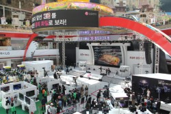 ꡼ No.001 | Ωλ륳ƥĲꡣڹLGPR٥ȡ3D World Festivalפǡä̤ΥƥӤ򸫳ؤƤ