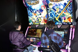 ꡼ No.020 | AOU2012ϹڥȤˤ륹ơ٥ȤȿνŸ夬äKONAMI֡ͻҤϤ