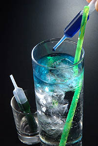 画像ギャラリー No.007のサムネイル画像 / バイオハザードの15周年を記念し,TBIグループとコラボしたアニバーサリーキャンペーンが本日スタート。t-ウィルスの飲みすぎに注意しよう