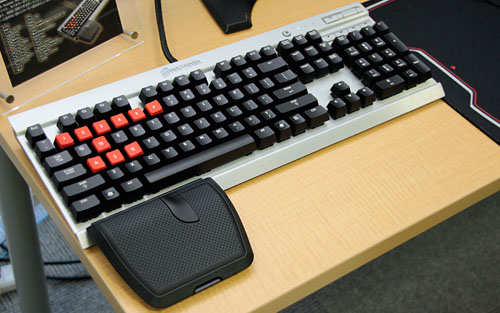 画像ギャラリー No.006のサムネイル画像 / Corsairのゲーマー向け周辺製品シリーズ「Vengeance」デビュー。マウスとキーボード,ヘッドセット計7製品が11月中旬発売