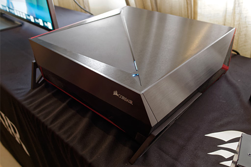 ���������꡼ No.003�Υ���ͥ������ / ��COMPUTEX��Corsair�ϡ֥�ӥ󥰤�PC������פ��ܵ���PC�������ϥǥХ����ޤǤΥȡ����륽��塼�������ʵ���