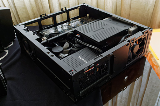 ���������꡼ No.009�Υ���ͥ������ / ��COMPUTEX��Corsair�ϡ֥�ӥ󥰤�PC������פ��ܵ���PC�������ϥǥХ����ޤǤΥȡ����륽��塼�������ʵ���