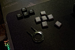 ���������꡼ No.023�Υ���ͥ������ / ��COMPUTEX��Corsair�ϡ֥�ӥ󥰤�PC������פ��ܵ���PC�������ϥǥХ����ޤǤΥȡ����륽��塼�������ʵ���