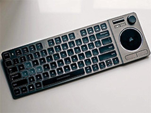 タッチパッド＆スティック付きのCorsair製ワイヤレスキーボード「K83
