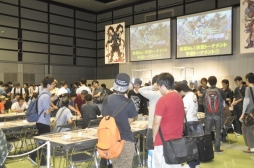画像ギャラリー No.013のサムネイル画像 / 「三国志大戦TCG」のイベント「TCGの宴2013 in東京」の模様をレポート。北岡プロデューサーへのインタビューでは今後の展開も明らかに