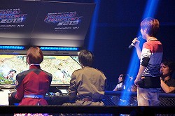 画像ギャラリー No.011のサムネイル画像 / 最強の称号は誰の手に? 新機体「カプル&コレンカプル」の姿も確認できた「機動戦士ガンダム エクストリームバーサス フルブースト」プレミアムドッグファイト2013 決勝大会レポート