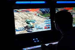 画像ギャラリー No.019のサムネイル画像 / 最強の称号は誰の手に? 新機体「カプル&コレンカプル」の姿も確認できた「機動戦士ガンダム エクストリームバーサス フルブースト」プレミアムドッグファイト2013 決勝大会レポート