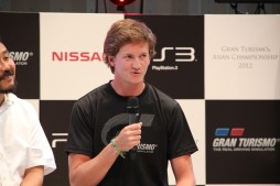 画像集#003のサムネイル/アジアNo.1ドライバーを決める「グランツーリスモ アジアチャンピオンシップ2012」をレポート。ステージでは山内一典氏が「GT6」の開発に言及