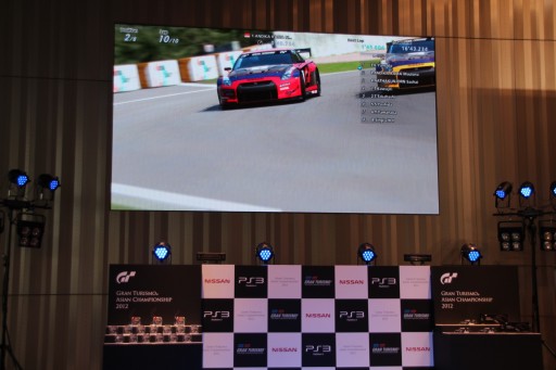 画像集#014のサムネイル/アジアNo.1ドライバーを決める「グランツーリスモ アジアチャンピオンシップ2012」をレポート。ステージでは山内一典氏が「GT6」の開発に言及