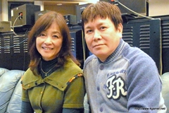 画像ギャラリー No.006のサムネイル画像 / 「サムライ&ドラゴンズ」のPVでナレーションを務めた,三ツ矢雄二さんと日髙のり子さんに単独インタビュー。“グレーゾーン”なセリフにも要注目?