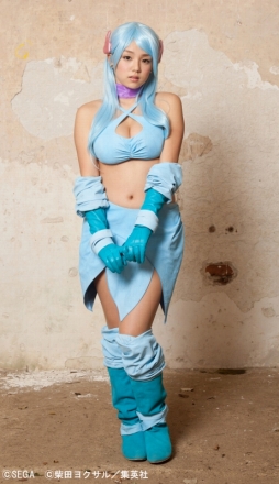 画像ギャラリー No.002のサムネイル画像 / 人気グラドル“愛ちゃん”が魔法使いのセクシー衣装で「サムライ&ドラゴンズ」のイメージソングを熱唱。でも,ちょっと歌詞が……? そんなPVが公開