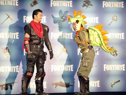 画像ギャラリー No.005のサムネイル画像 / TOKIOの城島 茂さん,長瀬智也さんがコスプレ姿で登場した「フォートナイト」テレビCM発表会をレポート