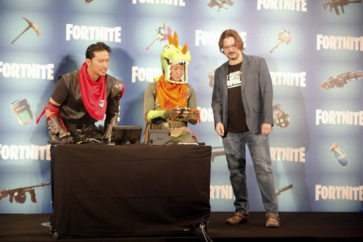 画像ギャラリー No.007のサムネイル画像 / TOKIOの城島 茂さん,長瀬智也さんがコスプレ姿で登場した「フォートナイト」テレビCM発表会をレポート