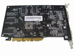 画像ギャラリー No.022のサムネイル画像 / まさかの「XP専用」。2001年デビューのGPU「Radeon 7000」を2基搭載してアナログ4画面出力対応のグラフィックスカードが発売