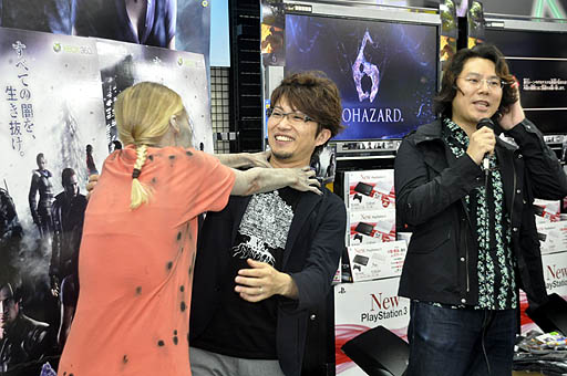 画像ギャラリー No.004のサムネイル画像 / リズのゾンビ登場に会場は騒然? ついに発売された人気サバイバルホラー最新作「バイオハザード6」の発売記念イベントをレポート