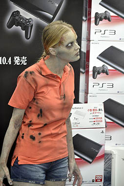 画像ギャラリー No.005のサムネイル画像 / リズのゾンビ登場に会場は騒然? ついに発売された人気サバイバルホラー最新作「バイオハザード6」の発売記念イベントをレポート