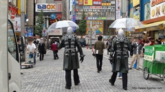 画像ギャラリー No.004のサムネイル画像 / 秋葉原に出現した“追跡者”タイラントを追跡してみたら,意外な一面が見られた。ハッシュタグ「#タイラント隊」でその動向をチェックしよう