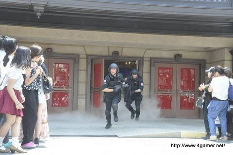 画像ギャラリー No.004のサムネイル画像 / “生還率ほぼ0%”は伊達じゃない? 7月19日にオープンしたユニバーサル・スタジオ・ジャパンの新アトラクション「バイオハザード・ザ・リアル」を体験してきた