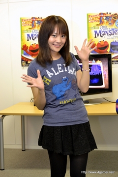 画像ギャラリー No.010のサムネイル画像 / 坂田しおりさん&福見真紀さんと,本日発売の「セサミストリート:ワンス・アポン・ア・モンスター」で対決。プレイの模様を直撮りムービーでお届け