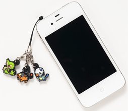 イッシュ地方のポケモンがデザインされた ゲームドットチャーム 173種類と Iphone 4 4s対応のソフトジャケット3製品が9月29日に発売