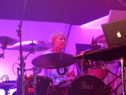 画像集#006のサムネイル/イトケンが「パズドラ」シリーズの楽曲を生演奏。「パズドラファン感謝祭2014」で開かれた“伊藤賢治スペシャルライブ2014”をレポート