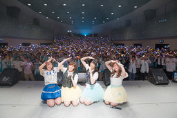 画像ギャラリー No.007のサムネイル画像 / 「シンデレラガールズ」Webラジオの公開録音“CINDERELLA REAL PARTY 02”をレポート。“健康にいい苦いお茶”を回避すべく出演者達が大激突