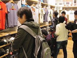 画像ギャラリー No.005のサムネイル画像 / 「メタルギア」シリーズとユニクロ「UT」とのコラボTシャツ第3弾が本日発売