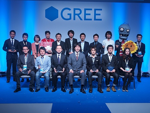 画像ギャラリー No.020のサムネイル画像 / 「バハムートブレイブ」が総合大賞を受賞。「ドラゴンコレクション」「クローズ×WORST〜最強伝説〜」も貫禄を見せた「GREE Platform Award 2012」