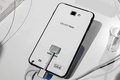 画像ギャラリー No.007のサムネイル画像 / Samsung,ペン入力対応のスマートフォン「Galaxy Note」を発表。5.3インチ有機ELパネル採用&LTE通信「Xi」対応でNTTドコモから4月6日に発売