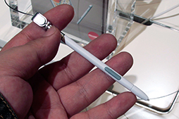 画像ギャラリー No.012のサムネイル画像 / Samsung,ペン入力対応のスマートフォン「Galaxy Note」を発表。5.3インチ有機ELパネル採用&LTE通信「Xi」対応でNTTドコモから4月6日に発売