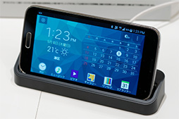 画像集#009のサムネイル/国内メーカーならではのチューニングに期待の「AQUOS SERIE」。KDDI 2014夏モデルスマートフォンテストレポート(後編)