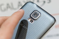 画像集#010のサムネイル/国内メーカーならではのチューニングに期待の「AQUOS SERIE」。KDDI 2014夏モデルスマートフォンテストレポート(後編)