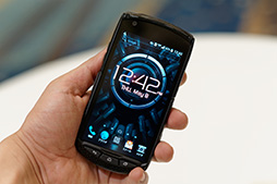 画像集#025のサムネイル/国内メーカーならではのチューニングに期待の「AQUOS SERIE」。KDDI 2014夏モデルスマートフォンテストレポート(後編)