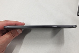 画像ギャラリー No.014のサムネイル画像 / Samsung,最薄部約6mmの薄型Androidスマートフォン「Galaxy A8」をKDDIから発売。スマホ合体型VR HMD「Gear VR」も国内に投入