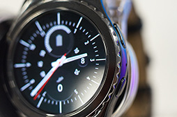 画像ギャラリー No.015のサムネイル画像 / Galaxy史上最薄の5.7インチスマートフォン「Galaxy A8」テストレポート。製品版が登場したVR HMD「Gear VR」も体験してみた