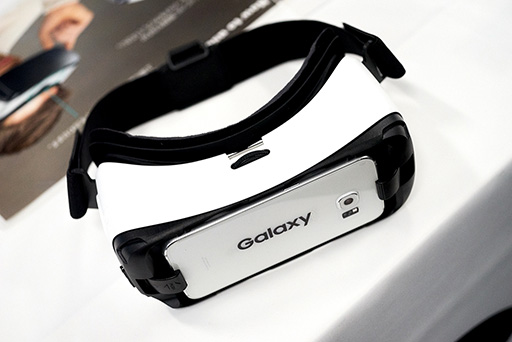 画像ギャラリー No.028のサムネイル画像 / Galaxy史上最薄の5.7インチスマートフォン「Galaxy A8」テストレポート。製品版が登場したVR HMD「Gear VR」も体験してみた